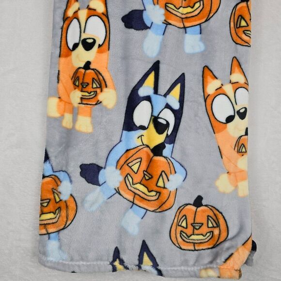 Bluey Halloween 50x70 Inches Pumpkin Plush Throw Blanket New - Picture 2 of 4